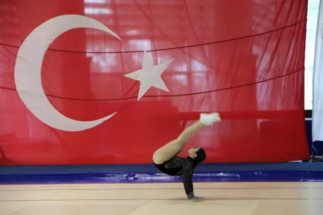 Aerobik Cimnastik Türkiye Şampiyonası Manisa'da başladı Aerobik Cimnastik Türkiye Şampiyonası Manisa'da başladı