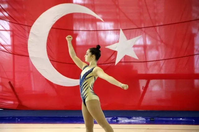 Aerobik Cimnastik Türkiye Şampiyonası Manisa'da başladı Aerobik Cimnastik Türkiye Şampiyonası Manisa'da başladı