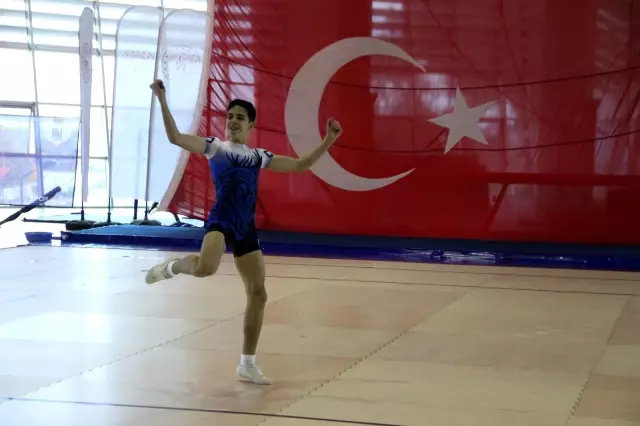 Aerobik Cimnastik Türkiye Şampiyonası Manisa'da başladı Aerobik Cimnastik Türkiye Şampiyonası Manisa'da başladı