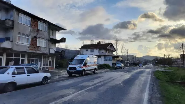 112 Ambulansı ile otomobil çarpıştı: 4 yaralı