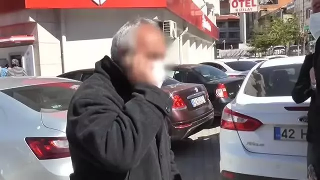 Banka güvenlik görevlisinin dikkati, emekli gurbetçiyi dolandırılmaktan kurtardı Banka güvenlik görevlisinin dikkati, emekli gurbetçiyi dolandırılmaktan kurtardı