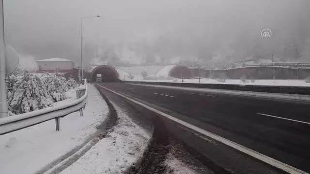 Bolu Dağı'nda kar yağışı etkili oluyor Bolu Dağı'nda kar yağışı etkili oluyor