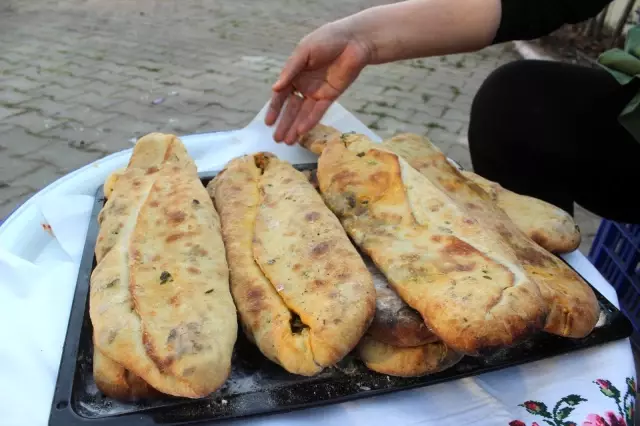 Bu pide sadece şifalı otlarla yapılıyor Bu pide sadece şifalı otlarla yapılıyor