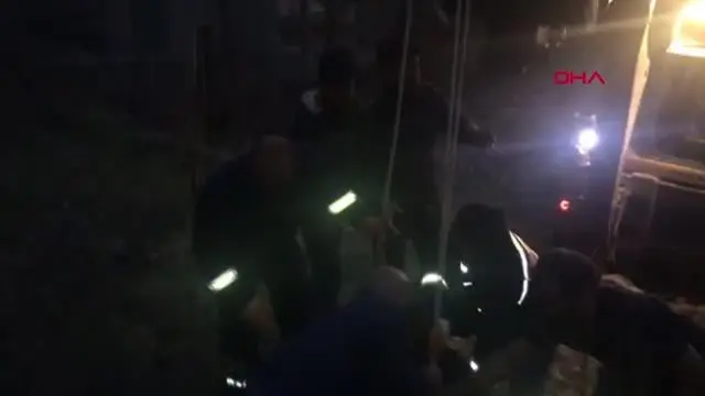 10 metrelik kuyuya düşen ineği itfaiye kurtardı 10 metrelik kuyuya düşen ineği itfaiye kurtardı