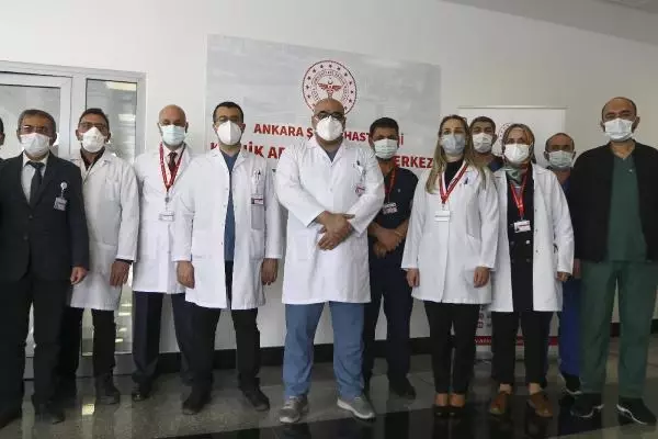 Cumhurbaşkanı Yardımcısı Oktay: Yerli 3 aşımızın insan uygulamalarına başlandı (2) Cumhurbaşkanı Yardımcısı Oktay: Yerli 3 aşımızın insan uygulamalarına başlandı (2)