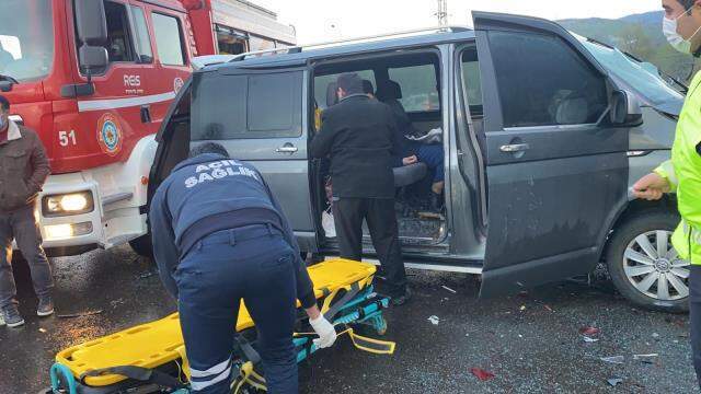 Düzce TEM Otoyolu'nda 14 araç birbirine girdi: 8 yaralı
