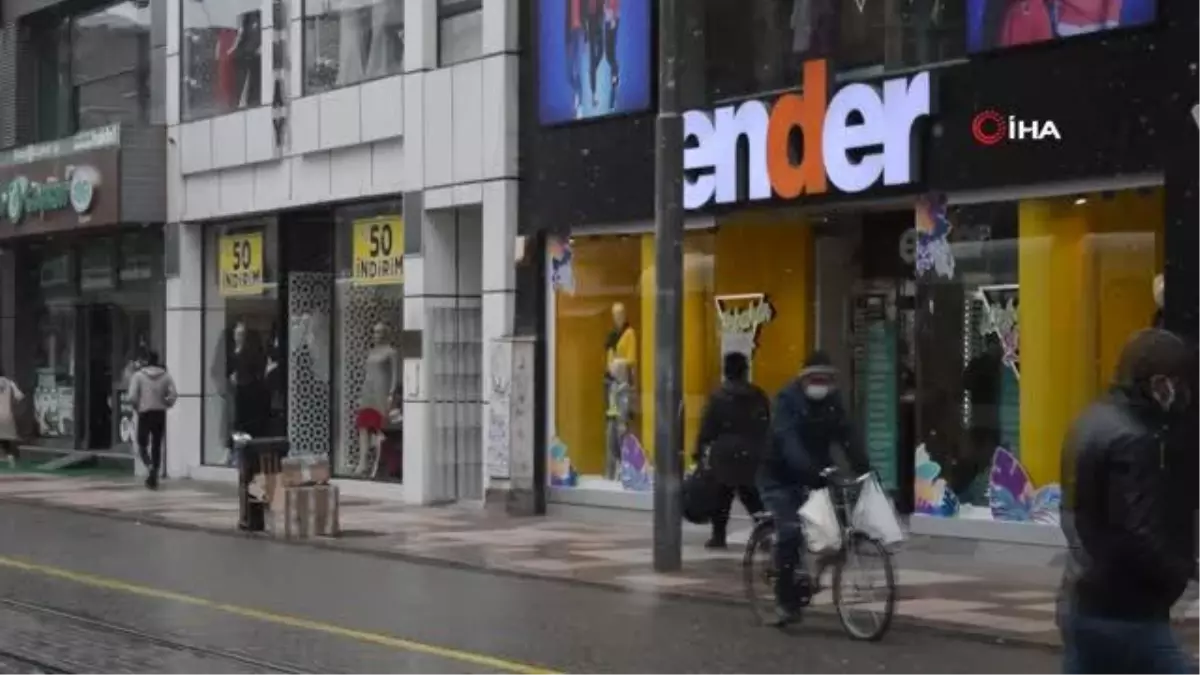 Eskişehir'de Nisan ayında '15 dakikalık' kar yağışı şaşkınlığı