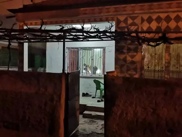 Evde otururken dışardan açılan ateş sonucu yaralandı Evde otururken dışardan açılan ateş sonucu yaralandı