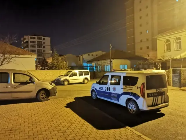 Evde otururken dışardan açılan ateş sonucu yaralandı Evde otururken dışardan açılan ateş sonucu yaralandı