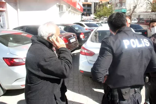 Evine taksi gönderilen emekli gurbetçiyi bankanın güvenlik görevlisi dolandırılmaktan kurtardı Evine taksi gönderilen emekli gurbetçiyi bankanın güvenlik görevlisi dolandırılmaktan kurtardı