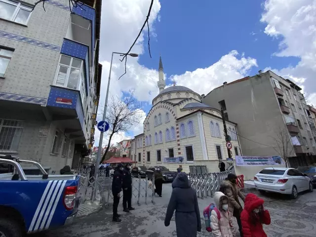 Gaziosmanpaşa yeni camisine kavuştu Gaziosmanpaşa yeni camisine kavuştu