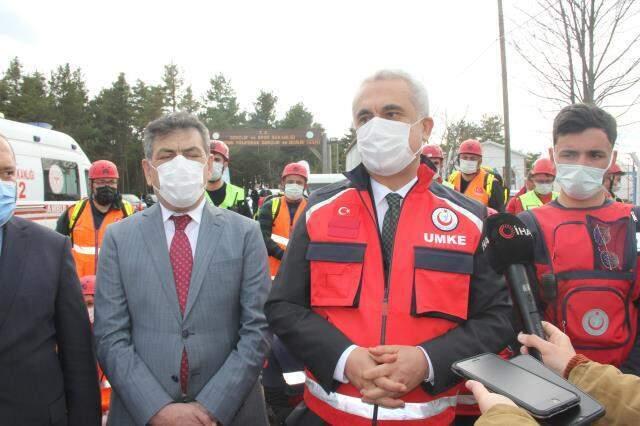 'Geçmiş olsun'a gitti, 42 kişiye virüs bulaştırdı 'Geçmiş olsun'a gitti, 42 kişiye virüs bulaştırdı