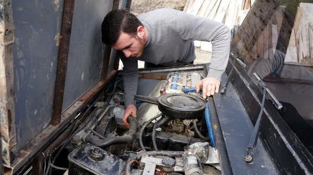 Trabzonlu genç, hurda otomobil parçalarıyla saatte 100 kilometre gidebilen kamyonet yaptı