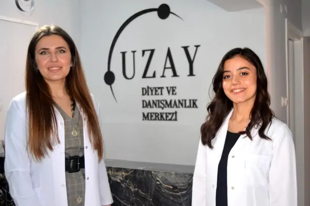 İki kız arkadaşın ilkokuldan ortaklığa uzanan yolculuğu İki kız arkadaşın ilkokuldan ortaklığa uzanan yolculuğu