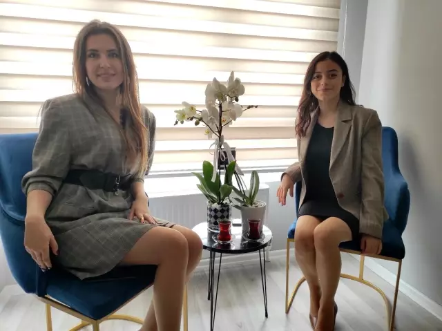 İki kız arkadaşın ilkokuldan ortaklığa uzanan yolculuğu İki kız arkadaşın ilkokuldan ortaklığa uzanan yolculuğu