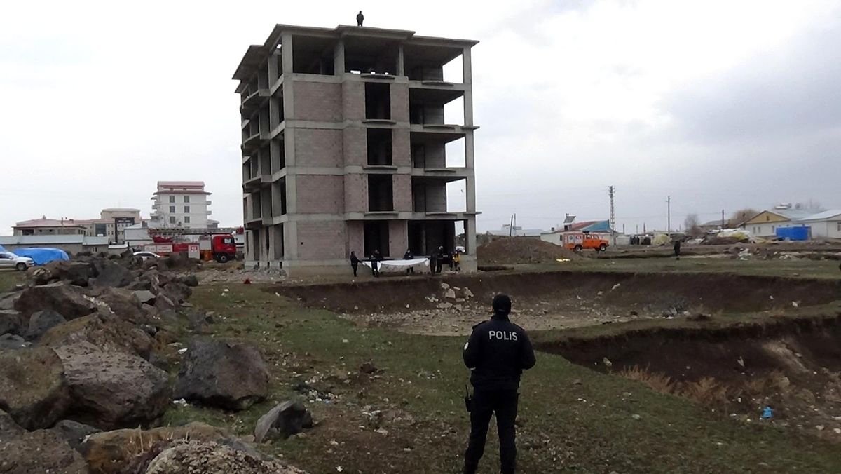 'İntiharkolik' genç, Ardahan'dan sonra bu kez de Kars'ta ortaya çıktı