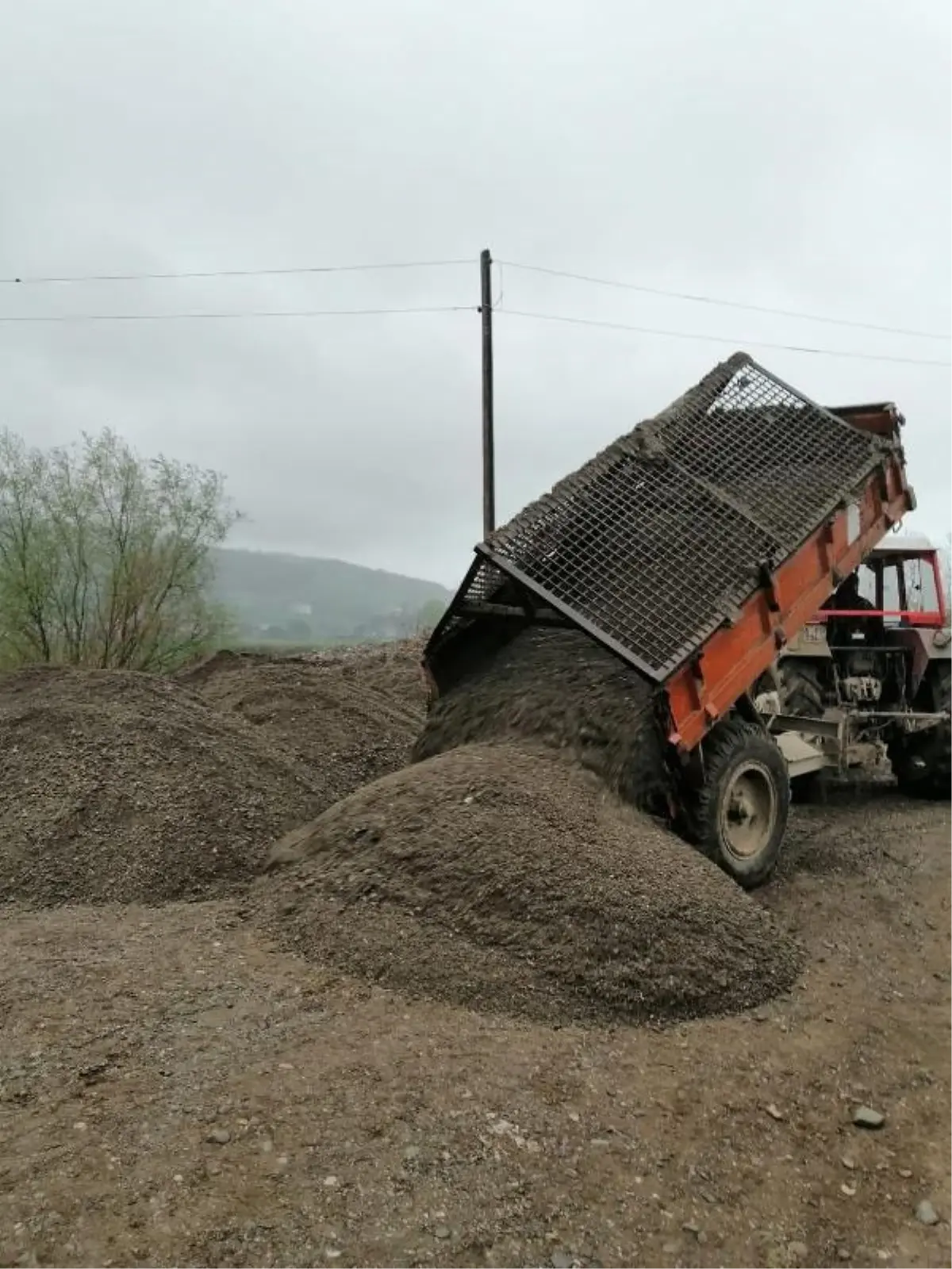 Irmak yatağından 25 ton kum çekti, 7 bin lira ceza yedi