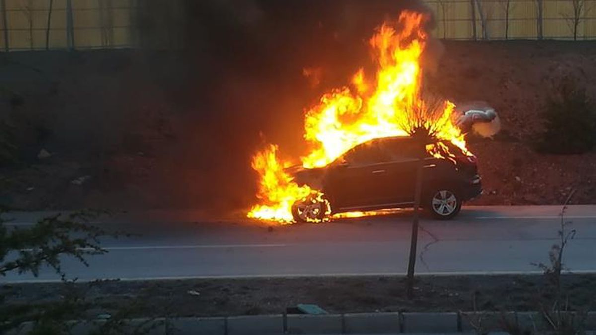 Karayolunda korku dolu anlar! Seyir halindeki cip alev alev yandı