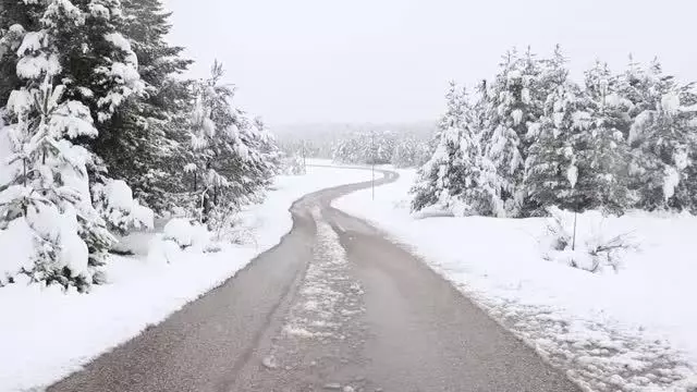 KASTAMONU - Kar yağışı yüksek kesimleri beyaza bürüdü