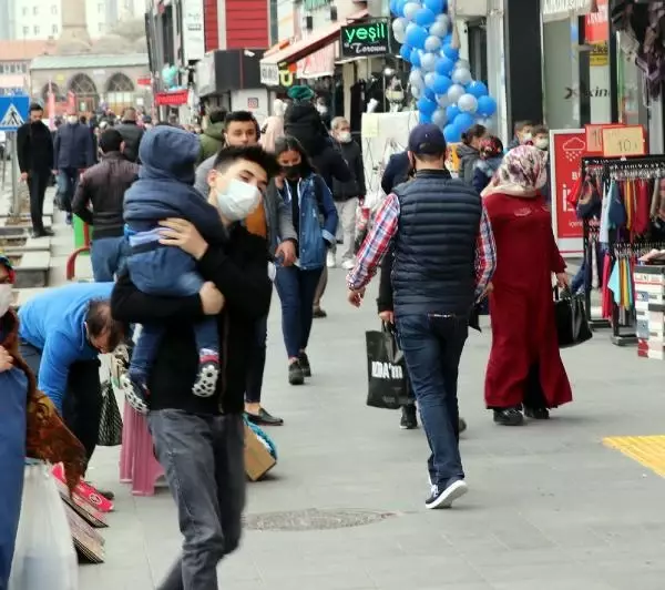 Kayseri'de, kısıtlama öncesi alışveriş hareketliliği Kayseri'de, kısıtlama öncesi alışveriş hareketliliği