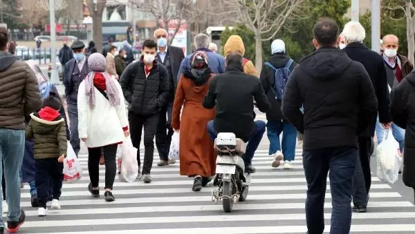 Kayseri'de, kısıtlama öncesi alışveriş hareketliliği Kayseri'de, kısıtlama öncesi alışveriş hareketliliği