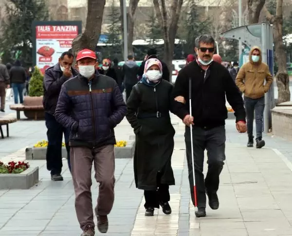 Kayseri'de, kısıtlama öncesi alışveriş hareketliliği Kayseri'de, kısıtlama öncesi alışveriş hareketliliği