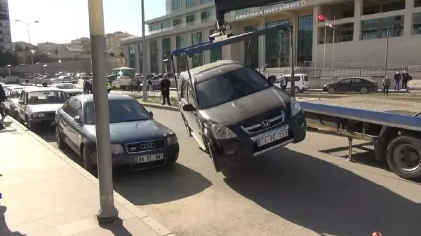 Kontrolden çıkan cip, park halindeki otomobilin üzerine çıktı Kontrolden çıkan cip, park halindeki otomobilin üzerine çıktı