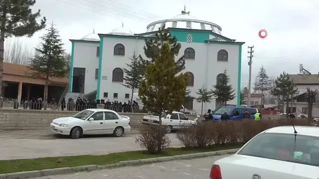 Konya'da Yavuz Sultan Selim Camii ibadete açıldı Konya'da Yavuz Sultan Selim Camii ibadete açıldı
