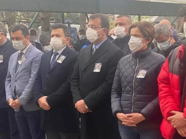 Koronavirüsten hayatını kaybeden CHP İstanbul İl Başkan Yardımcısı Gülhan son yolculuğuna uğurlandı Koronavirüsten hayatını kaybeden CHP İstanbul İl Başkan Yardımcısı Gülhan son yolculuğuna uğurlandı