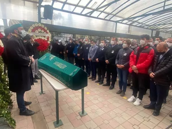 Koronavirüsten hayatını kaybeden CHP İstanbul İl Başkan Yardımcısı Gülhan son yolculuğuna uğurlandı Koronavirüsten hayatını kaybeden CHP İstanbul İl Başkan Yardımcısı Gülhan son yolculuğuna uğurlandı