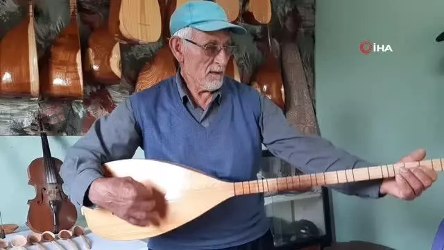 Son dakika haberleri! Köylerinde bir hafta kalan Aşık Veysel'den etkilendi: 60 yıldır saz yapıp çalıyor Son dakika haberleri! Köylerinde bir hafta kalan Aşık Veysel'den etkilendi: 60 yıldır saz yapıp çalıyor