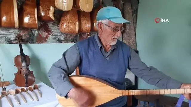 Son dakika haberleri! Köylerinde bir hafta kalan Aşık Veysel'den etkilendi: 60 yıldır saz yapıp çalıyor Son dakika haberleri! Köylerinde bir hafta kalan Aşık Veysel'den etkilendi: 60 yıldır saz yapıp çalıyor