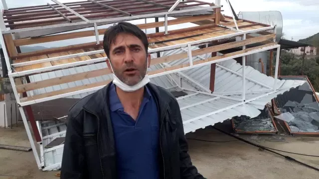 Kozan'da hortum eve zarar verdi Kozan'da hortum eve zarar verdi