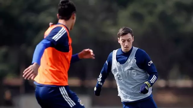 Mesut Özil started working with the team!  The game that he will return to the fields is clear