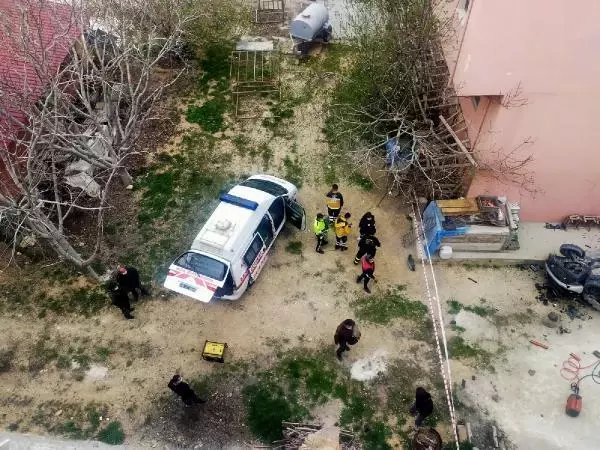 KARAMAN OTOMOBİLİYLE 15 METRELİK İSTİNAF DUVARINDAN UÇAN HEMŞİRE, AĞIR YARALANDI KARAMAN OTOMOBİLİYLE 15 METRELİK İSTİNAF DUVARINDAN UÇAN HEMŞİRE, AĞIR YARALANDI