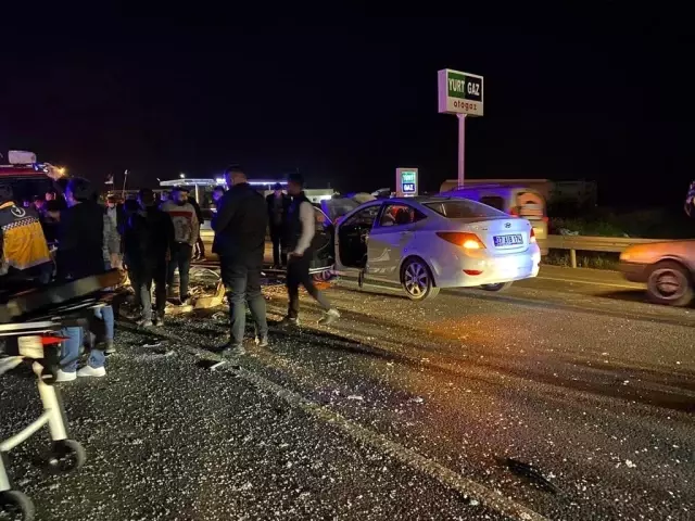 Otomobiller kafa kafaya çarpıştı: 4 yaralı