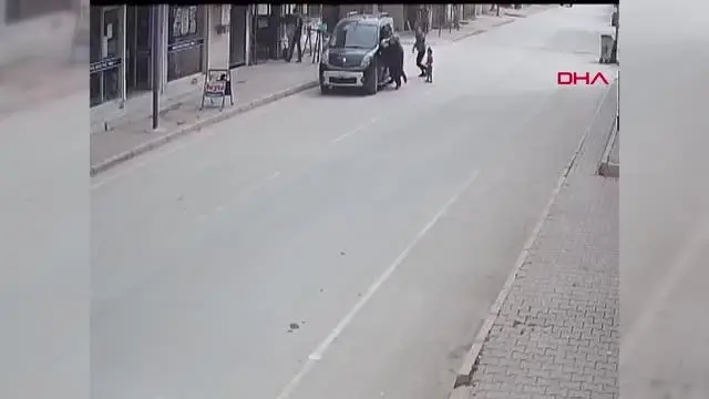 Polis, 2 kardeşi aracıyla sürükleyen şüpheliyi cep telefonu satış ilanıyla yakalamış Polis, 2 kardeşi aracıyla sürükleyen şüpheliyi cep telefonu satış ilanıyla yakalamış