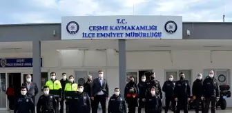 Polis Haftası: Son dakika gündem: Polis Haftası'nda, Çeşme esnafına ve vatandaşlara çiçek Polis Haftası: Son dakika gündem: Polis Haftası'nda, Çeşme esnafına ve vatandaşlara çiçek