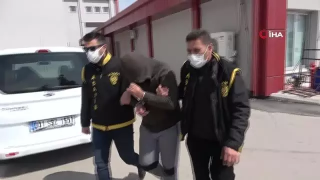 Polis kapkaç zanlısını internetten cep telefonlarını satışa koyarak yakaladı Polis kapkaç zanlısını internetten cep telefonlarını satışa koyarak yakaladı