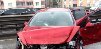 Samsun'da viyadükteki bariyere çarpan otomobile başka araç çarptı: 1 yaralı