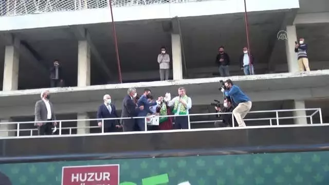 ŞANLIURFA - Gelecek Partisi Genel Başkanı Davutoğlu, Birecik'te parti binası açılışına katıldı ŞANLIURFA - Gelecek Partisi Genel Başkanı Davutoğlu, Birecik'te parti binası açılışına katıldı