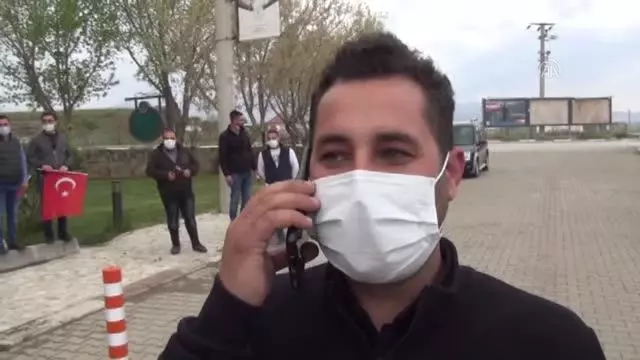 Sarıgöl'de AK Parti'li gençler, Polis Haftası'nı kutladı Sarıgöl'de AK Parti'li gençler, Polis Haftası'nı kutladı