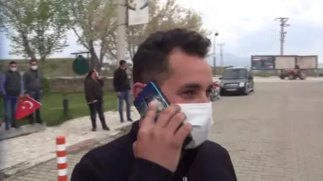 Sarıgöl'de AK Parti'li gençler, Polis Haftası'nı kutladı Sarıgöl'de AK Parti'li gençler, Polis Haftası'nı kutladı
