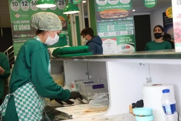 Şırnak'ın tek kadın döner ustası Şırnak'ın tek kadın döner ustası