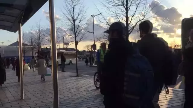Sokağa çıkma kısıtlaması öncesi trafik yoğunluğu yaşanıyor (2) Sokağa çıkma kısıtlaması öncesi trafik yoğunluğu yaşanıyor (2)