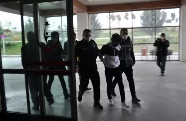 Tarım işçisi olarak gelip, uyuşturucu satan şebekeye operasyon: 24 gözaltı Tarım işçisi olarak gelip, uyuşturucu satan şebekeye operasyon: 24 gözaltı