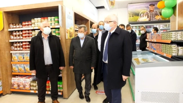 Tarım Kredi Kooperatifi Burhaniye'de market açtı