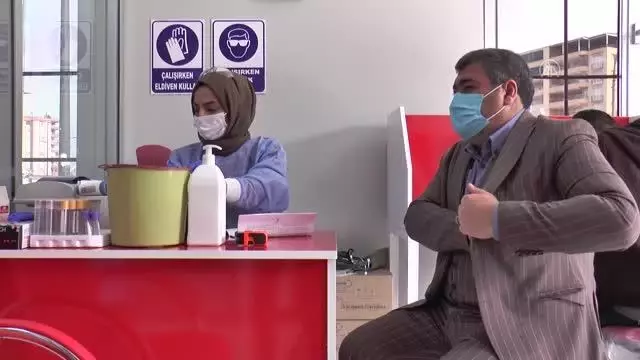 (TEKRAR) DİYARBAKIR - Türk Kızılay, vatandaşları ramazanda kan bağışına davet ediyor (TEKRAR) DİYARBAKIR - Türk Kızılay, vatandaşları ramazanda kan bağışına davet ediyor
