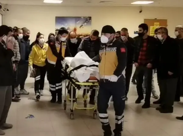Son dakika haber... BURSA TİNER TENEKESİNİ YAKMAYA ÇALIŞIRKEN PATLAMA OLDU; AĞIR YARALANDI Son dakika haber... BURSA TİNER TENEKESİNİ YAKMAYA ÇALIŞIRKEN PATLAMA OLDU; AĞIR YARALANDI