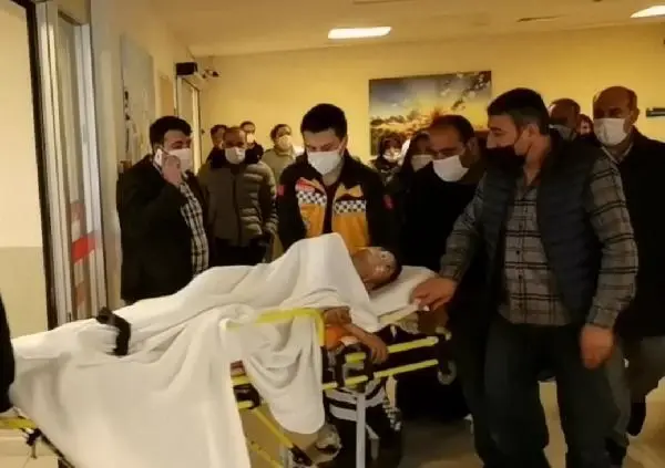 Son dakika haber... BURSA TİNER TENEKESİNİ YAKMAYA ÇALIŞIRKEN PATLAMA OLDU; AĞIR YARALANDI Son dakika haber... BURSA TİNER TENEKESİNİ YAKMAYA ÇALIŞIRKEN PATLAMA OLDU; AĞIR YARALANDI